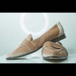 SOLE SOCIETY Edie Flat Loafer Blush Velvet